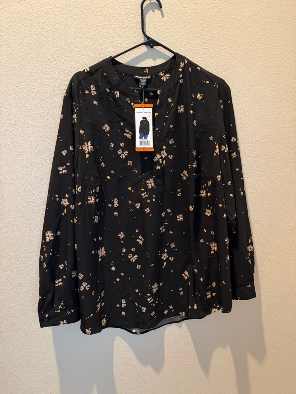🎉🎉 2/$25 SALE! Black Floral Button-Cuff Blouse
